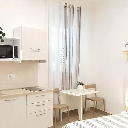 Blanc - Monolocali Indipendenti Con Cucina E Bagno Privato - Check-in E Check-out Con Codice In Autonomia H24 - Terrazza In Comune Necessario Avere Wathsapp O App Di Messaggistica Istantanea Per Foto E Video Гуспини