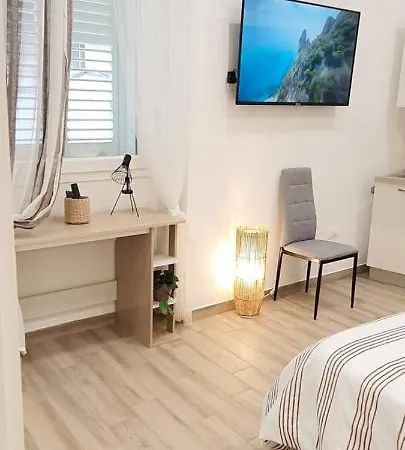Blanc - Monolocali Indipendenti Con Cucina E Bagno Privato - Check-in E Check-out Con Codice In Autonomia H24 - Terrazza In Comune Necessario Avere Wathsapp O App Di Messaggistica Istantanea Per Foto E Video * Гуспини