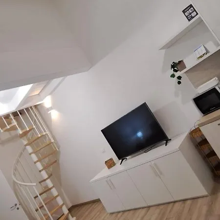 Blanc - Monolocali Indipendenti Con Cucina E Bagno Privato - Check-in E Check-out Con Codice In Autonomia H24 - Terrazza In Comune Necessario Avere Wathsapp O App Di Messaggistica Istantanea Per Foto E Video شقة *