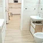 Apartman Blanc - Monolocali Indipendenti Con Cucina E Bagno Privato - Check-in E Check-out Con Codice In Autonomia H24 - Terrazza In Comune Necessario Avere Wathsapp O App Di Messaggistica Istantanea Per Foto E Video