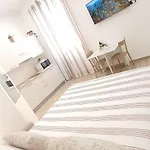 Apartman Blanc - Monolocali Indipendenti Con Cucina E Bagno Privato - Check-in E Check-out Con Codice In Autonomia H24 - Terrazza In Comune Necessario Avere Wathsapp O App Di Messaggistica Istantanea Per Foto E Video