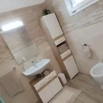 Apartman Blanc - Monolocali Indipendenti Con Cucina E Bagno Privato - Check-in E Check-out Con Codice In Autonomia H24 - Terrazza In Comune Necessario Avere Wathsapp O App Di Messaggistica Istantanea Per Foto E Video *