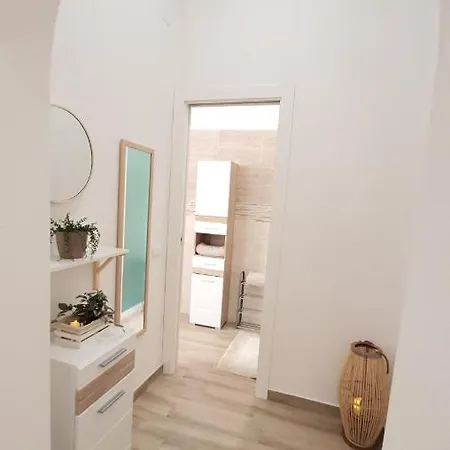 Apartamento Blanc - Monolocali Indipendenti Con Cucina E Bagno Privato - Check-in E Check-out Con Codice In Autonomia H24 - Terrazza In Comune Necessario Avere Wathsapp O App Di Messaggistica Istantanea Per Foto E Video *