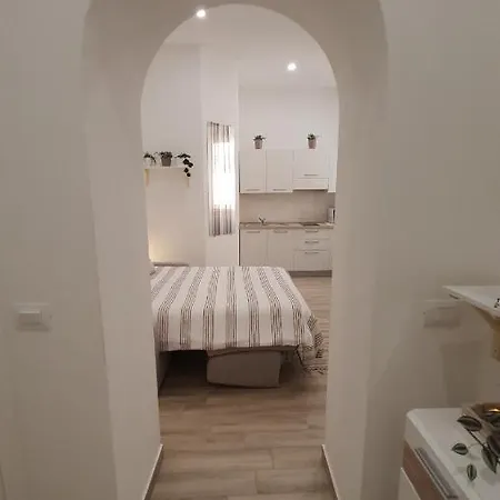 Blanc - Monolocali Indipendenti Con Cucina E Bagno Privato - Check-in E Check-out Con Codice In Autonomia H24 - Terrazza In Comune Necessario Avere Wathsapp O App Di Messaggistica Istantanea Per Foto E Video
