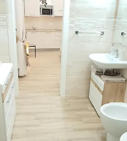 Apartamento Blanc - Monolocali Indipendenti Con Cucina E Bagno Privato - Check-in E Check-out Con Codice In Autonomia H24 - Terrazza In Comune Necessario Avere Wathsapp O App Di Messaggistica Istantanea Per Foto E Video