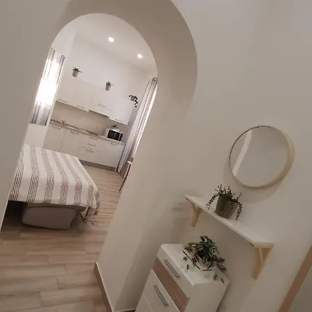 Blanc - Monolocali Indipendenti Con Cucina E Bagno Privato - Check-in E Check-out Con Codice In Autonomia H24 - Terrazza In Comune Necessario Avere Wathsapp O App Di Messaggistica Istantanea Per Foto E Video Apartamento