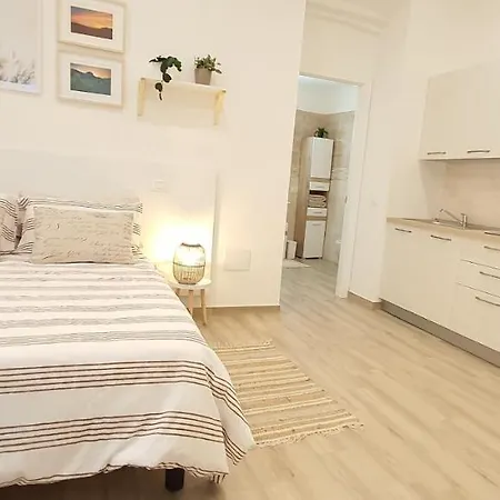 Apartamento Blanc - Monolocali Indipendenti Con Cucina E Bagno Privato - Check-in E Check-out Con Codice In Autonomia H24 - Terrazza In Comune Necessario Avere Wathsapp O App Di Messaggistica Istantanea Per Foto E Video *