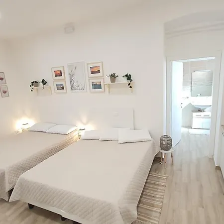 Apartamento Blanc - Monolocali Indipendenti Con Cucina E Bagno Privato - Check-in E Check-out Con Codice In Autonomia H24 - Terrazza In Comune Necessario Avere Wathsapp O App Di Messaggistica Istantanea Per Foto E Video