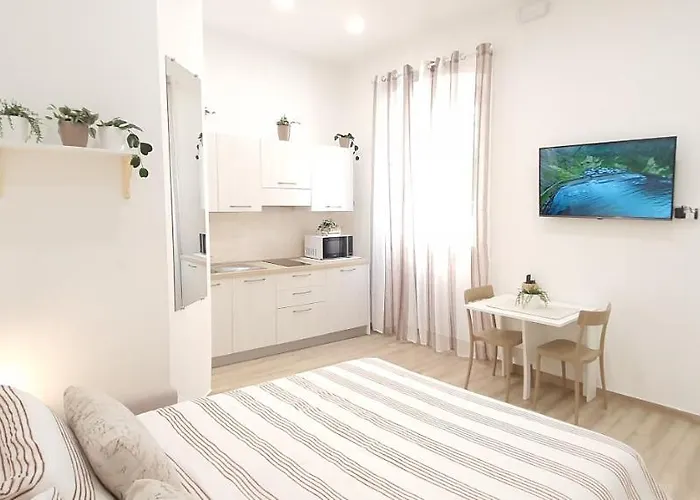 Apartamento Blanc - Monolocali Indipendenti Con Cucina E Bagno Privato - Check-in E Check-out Con Codice In Autonomia H24 - Terrazza In Comune Necessario Avere Wathsapp O App Di Messaggistica Istantanea Per Foto E Video