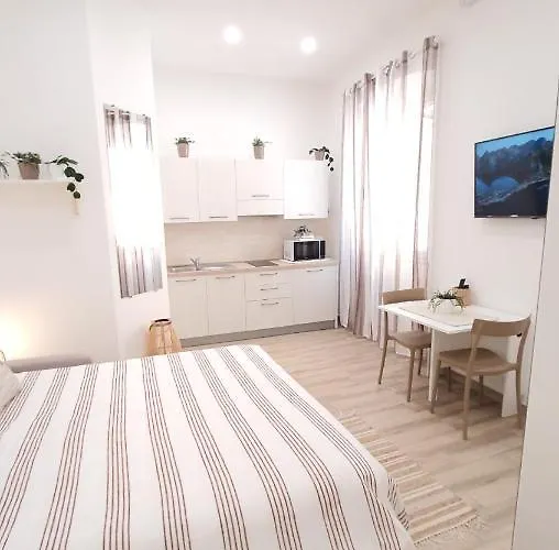 Blanc - Monolocali Indipendenti Con Cucina E Bagno Privato - Check-in E Check-out Con Codice In Autonomia H24 - Terrazza In Comune Necessario Avere Wathsapp O App Di Messaggistica Istantanea Per Foto E Video Apartman *