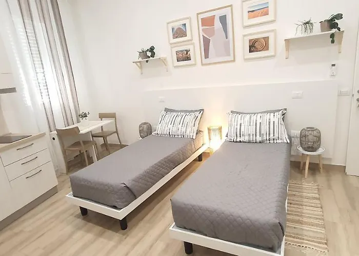 Blanc: Independent With Private Kitchens And Shared Terrace *